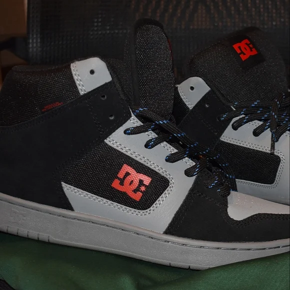 Sold DC Skateboarding Shoes Men's Grey, Black & Red Size 11 - Picture 1 of 7